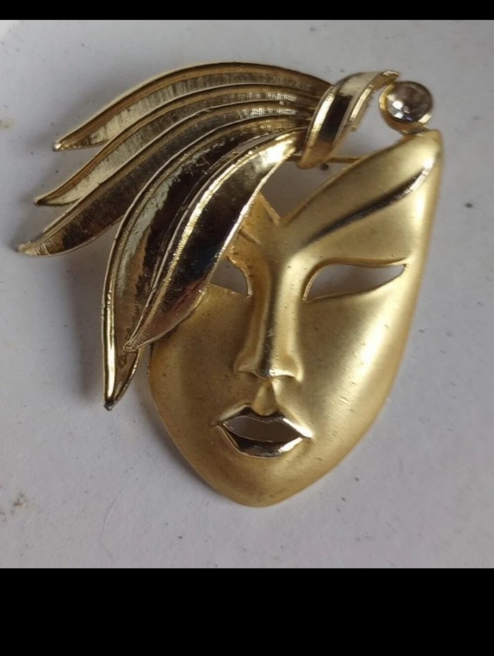 Vintage 1980s Gold Tone Theatrical Mask Brooch Feather Rhinestone Masquerade Pin